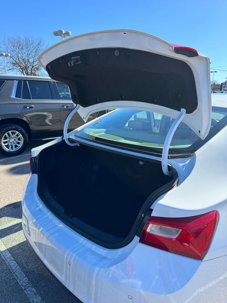 Used 2018 Chevrolet Malibu LT w/ Leather Package image 34