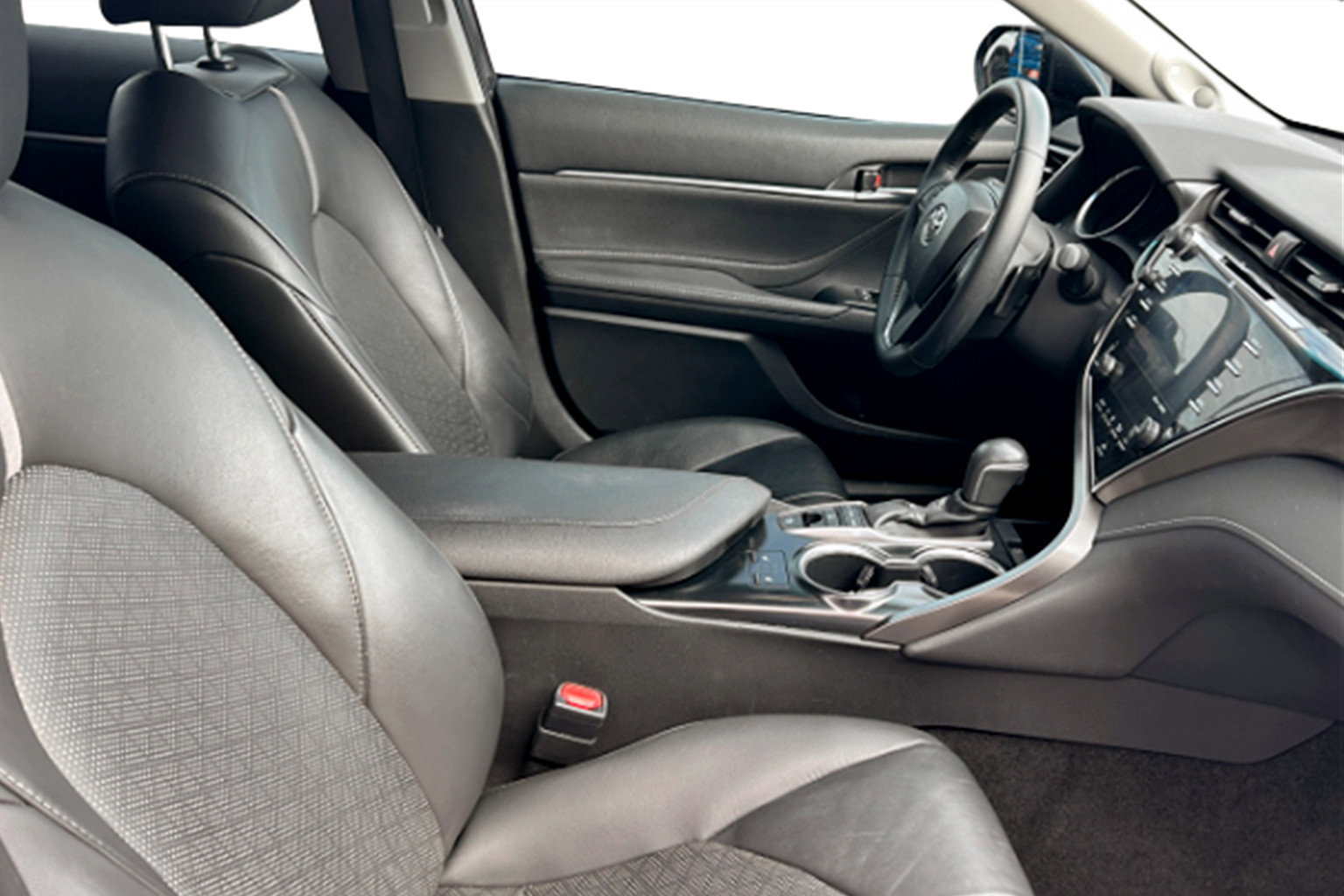 Used 2018 Toyota Camry XSE image 10