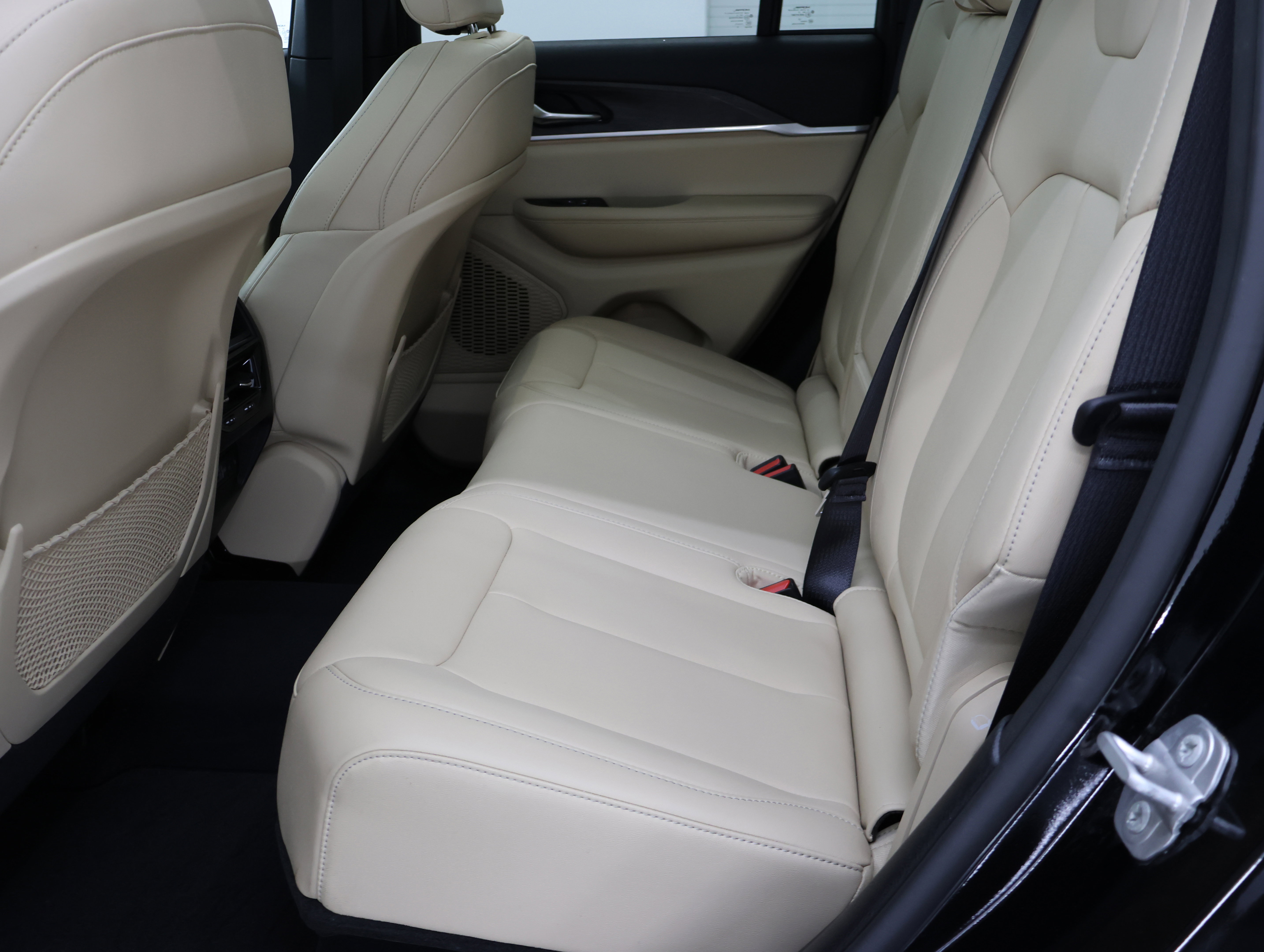 Used 2023 Jeep Grand Cherokee Limited image 35