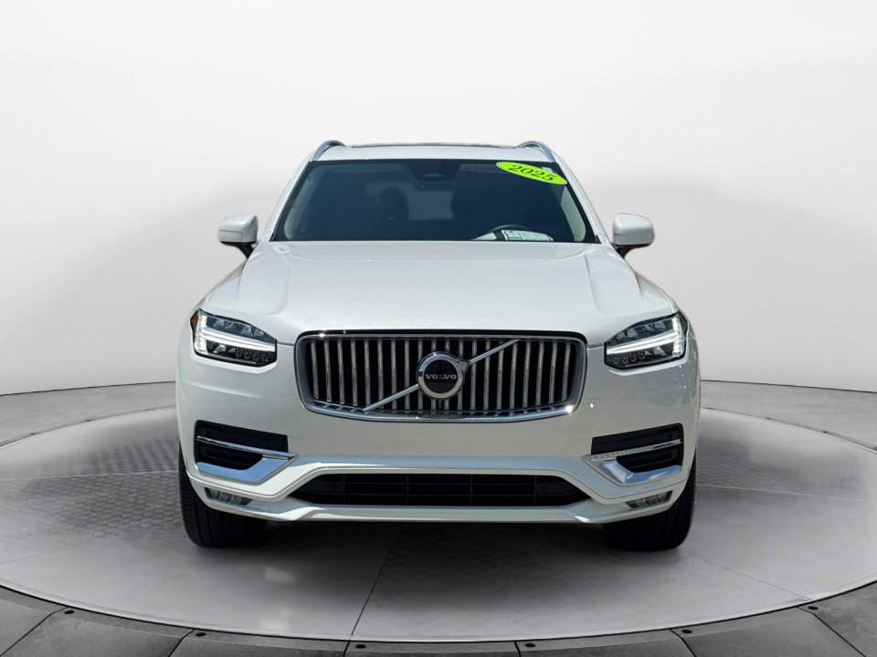 Certified 2025 Volvo XC90 B5 Core AWD/4WD image 2