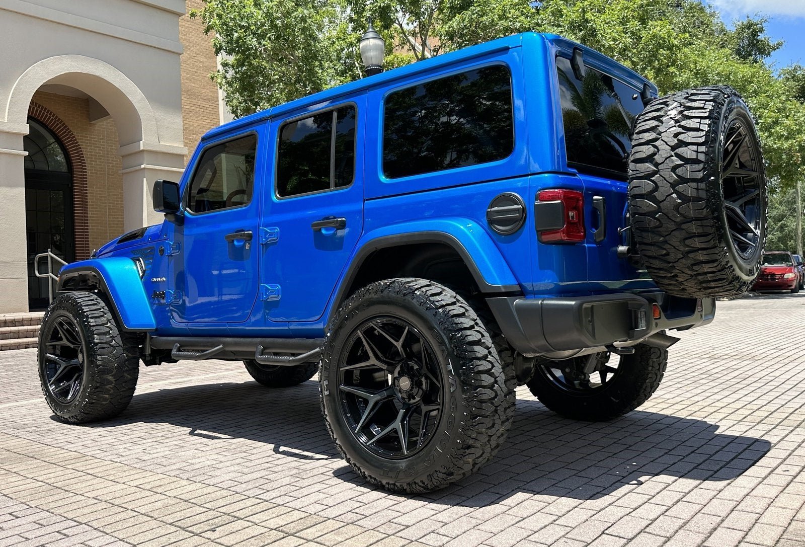 Used 2022 Jeep Wrangler Unlimited Sahara w/ LED Lighting Group AWD/4WD image 16