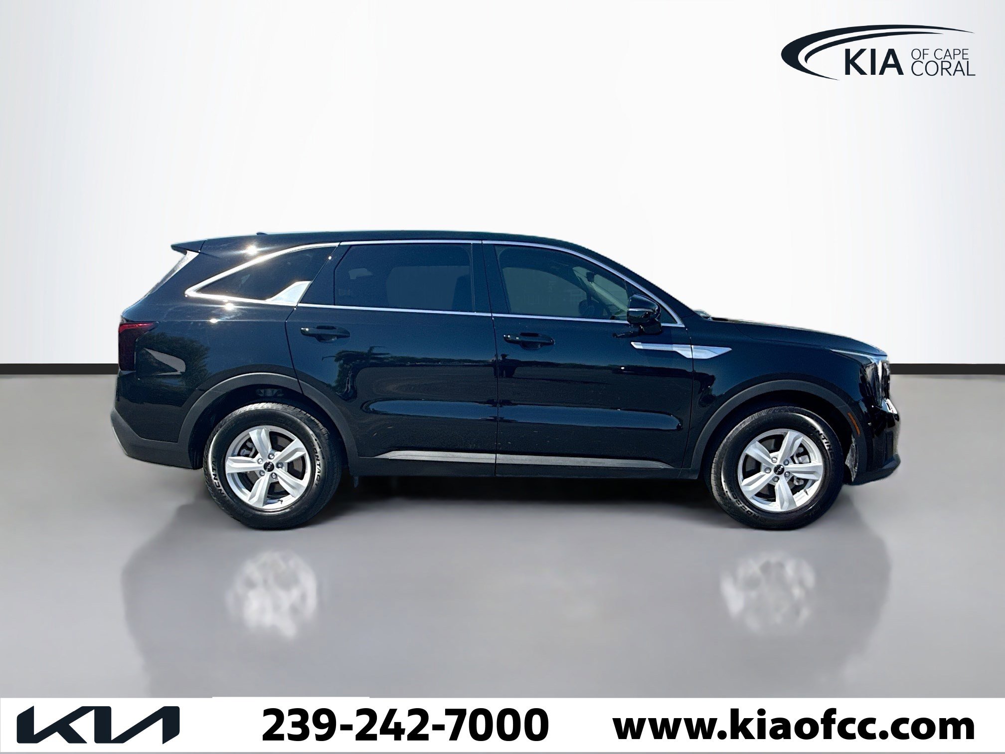Certified 2025 Kia Sorento LX image 6