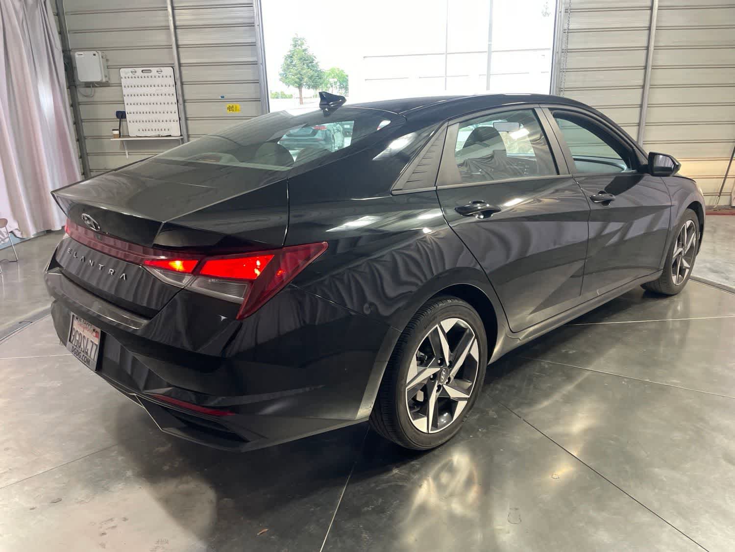 Used 2023 Hyundai Elantra SEL w/ Convenience Package FWD image 5