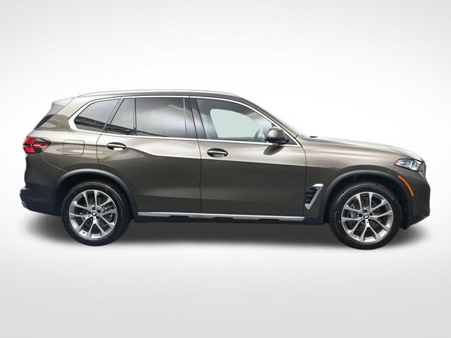 New 2026 BMW X5 xDrive40i w/ Premium Package AWD/4WD image 3