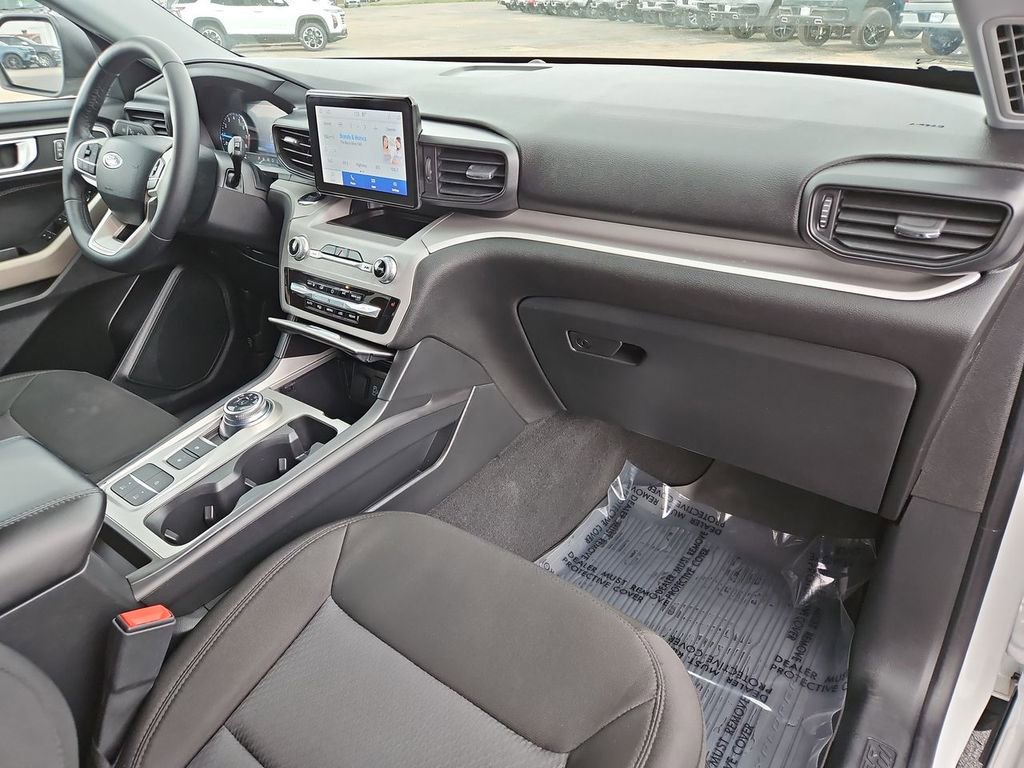 Used 2023 Ford Explorer XLT image 34