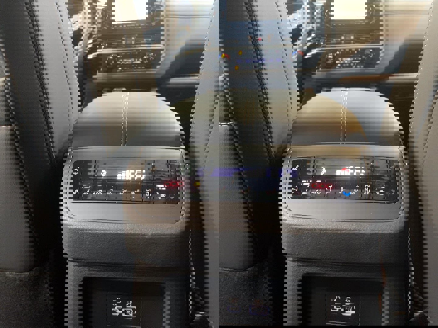 Used 2025 Nissan Pathfinder SL w/ SL Premium Package image 7