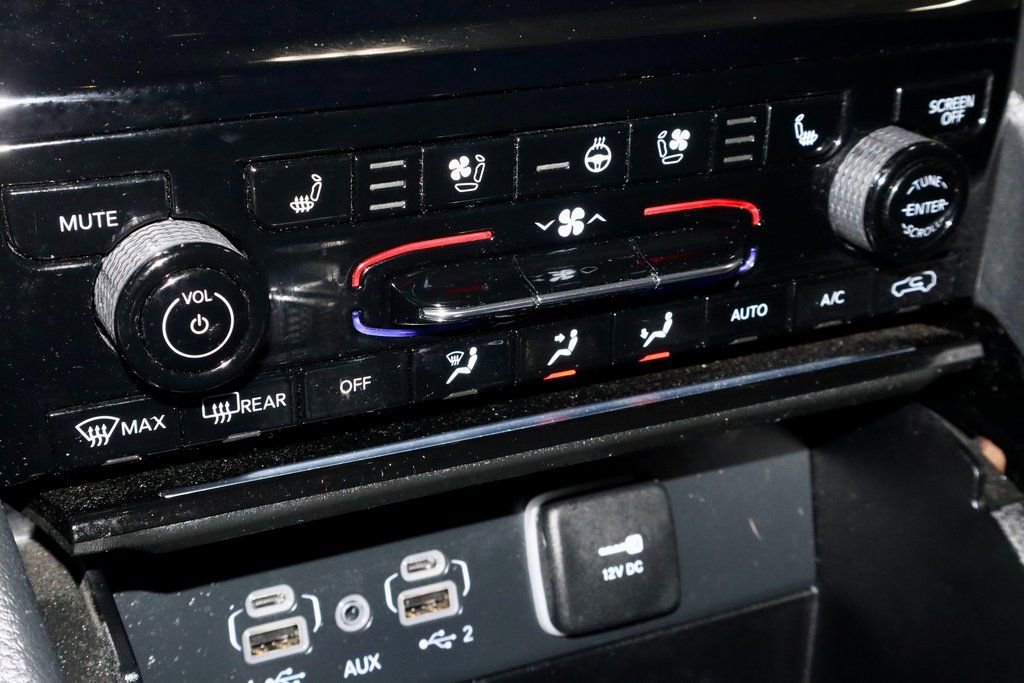 Used 2023 Jeep Grand Cherokee Overland image 32