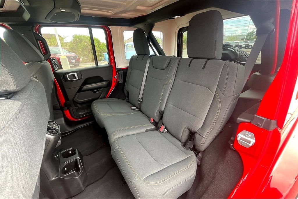 Used 2025 Jeep Wrangler Unlimited Sahara AWD/4WD image 25