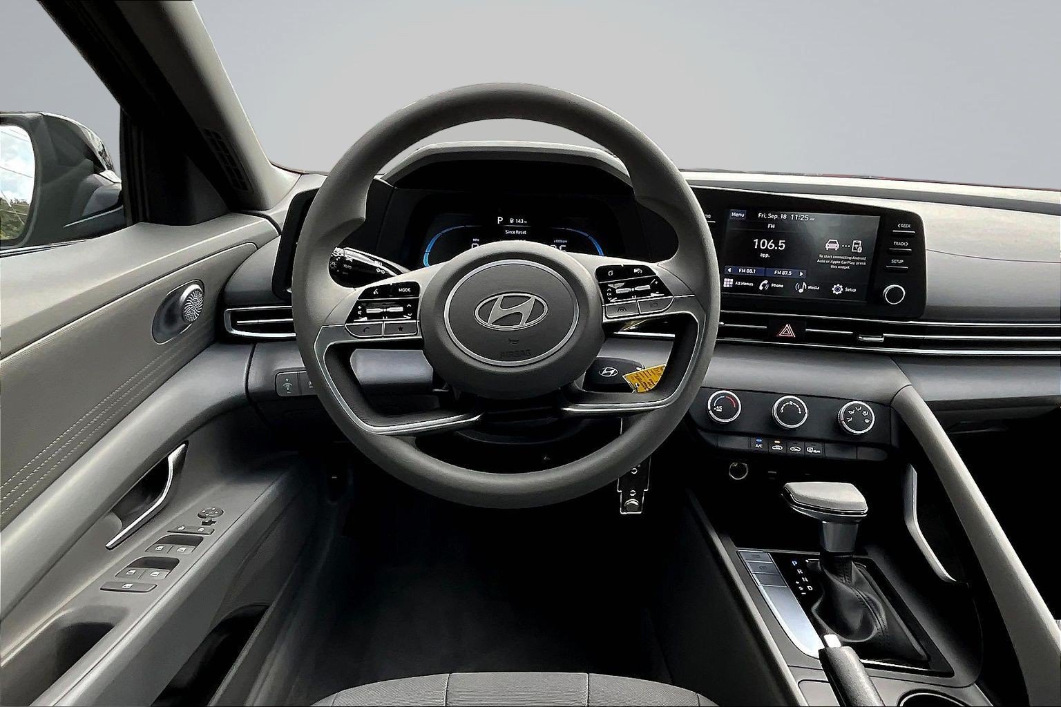 Used 2026 Hyundai Elantra SE FWD image 7