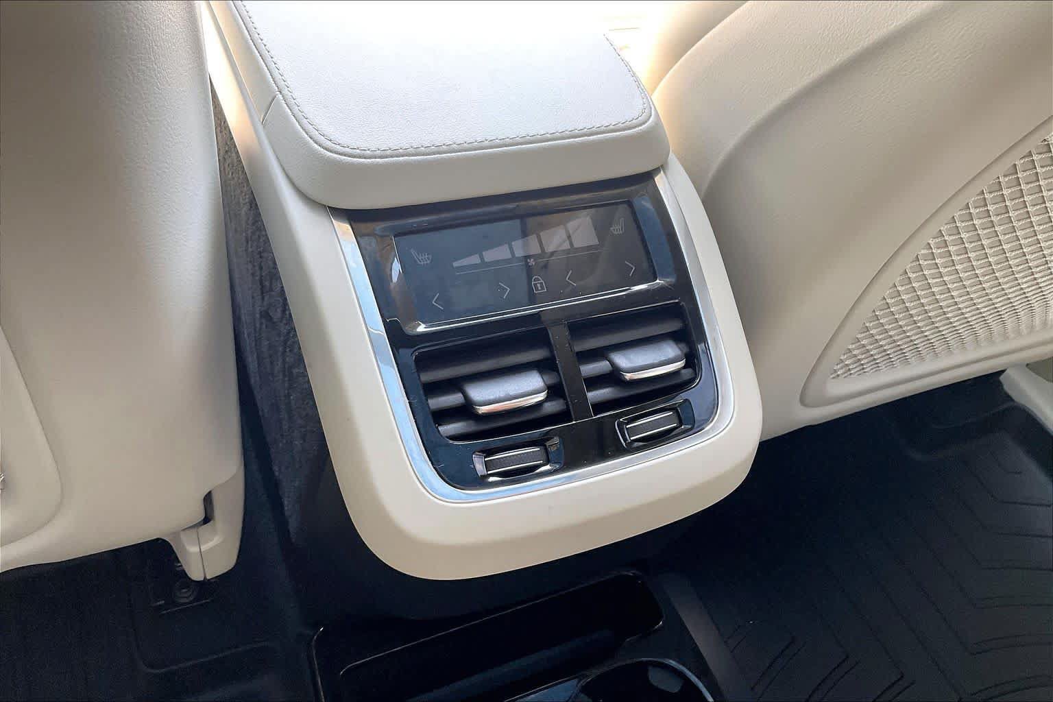 Used 2023 Volvo XC90 B6 Ultimate AWD/4WD image 36
