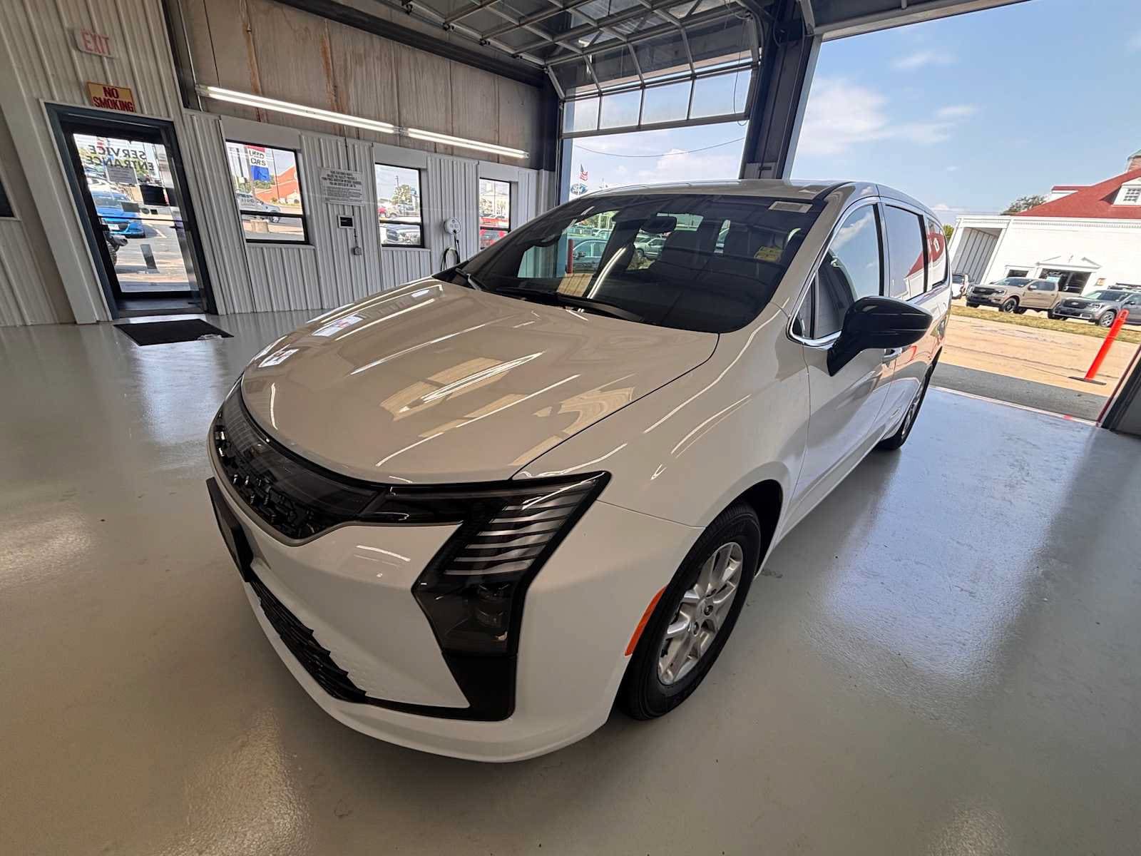 New 2027 Chrysler Pacifica Select FWD image 3