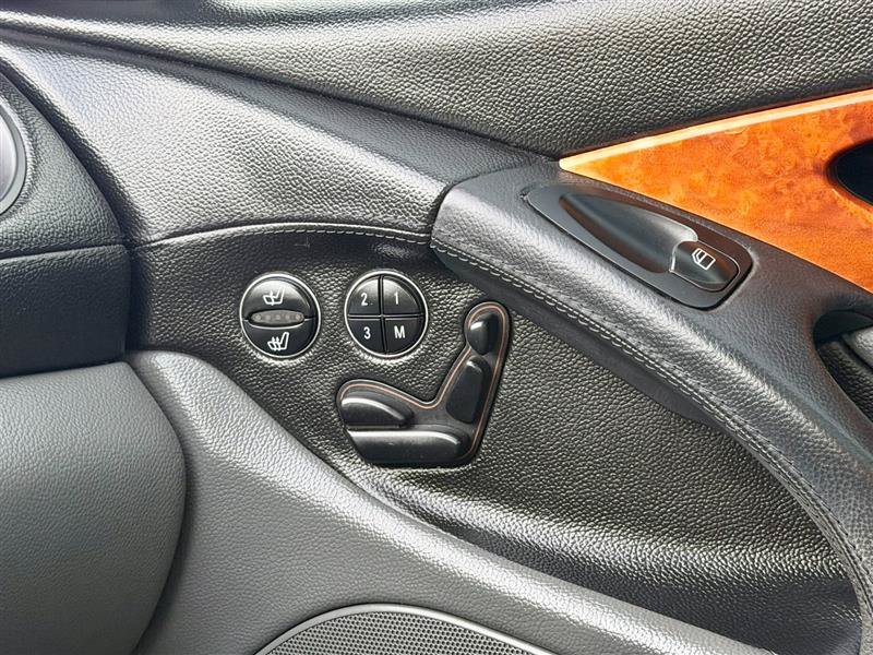 Used 2005 Mercedes-Benz SL 500 w/ AMG Sport Pkg image 27
