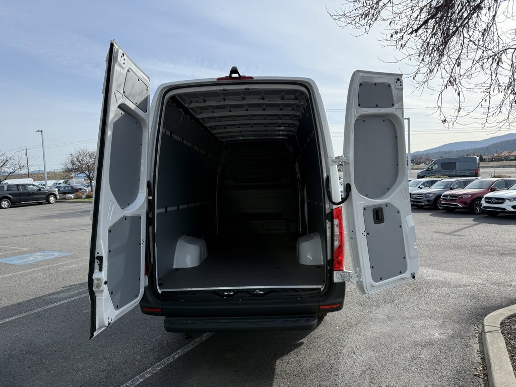 Used 2024 Mercedes-Benz Sprinter 3500 image 9