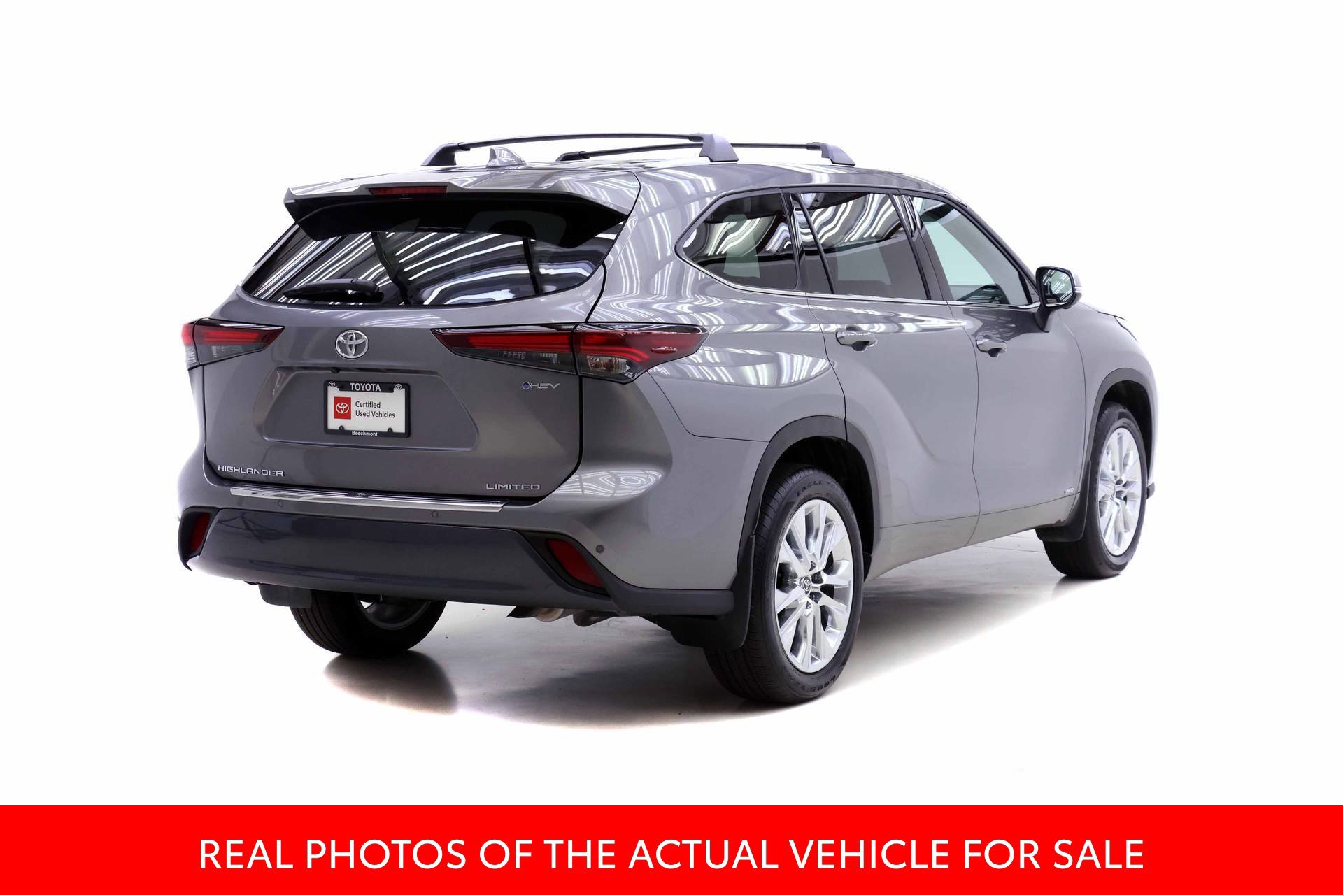 Certified 2025 Toyota Highlander Limited AWD/4WD image 2