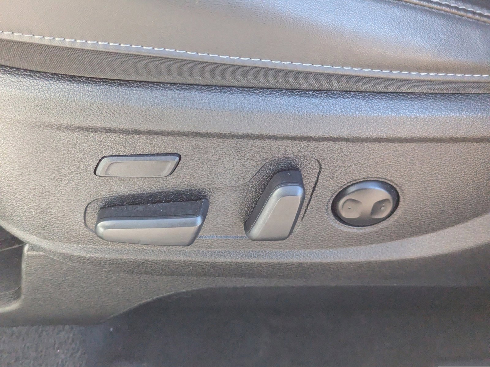 Used 2022 Kia Telluride SX w/ SX Prestige Package image 24