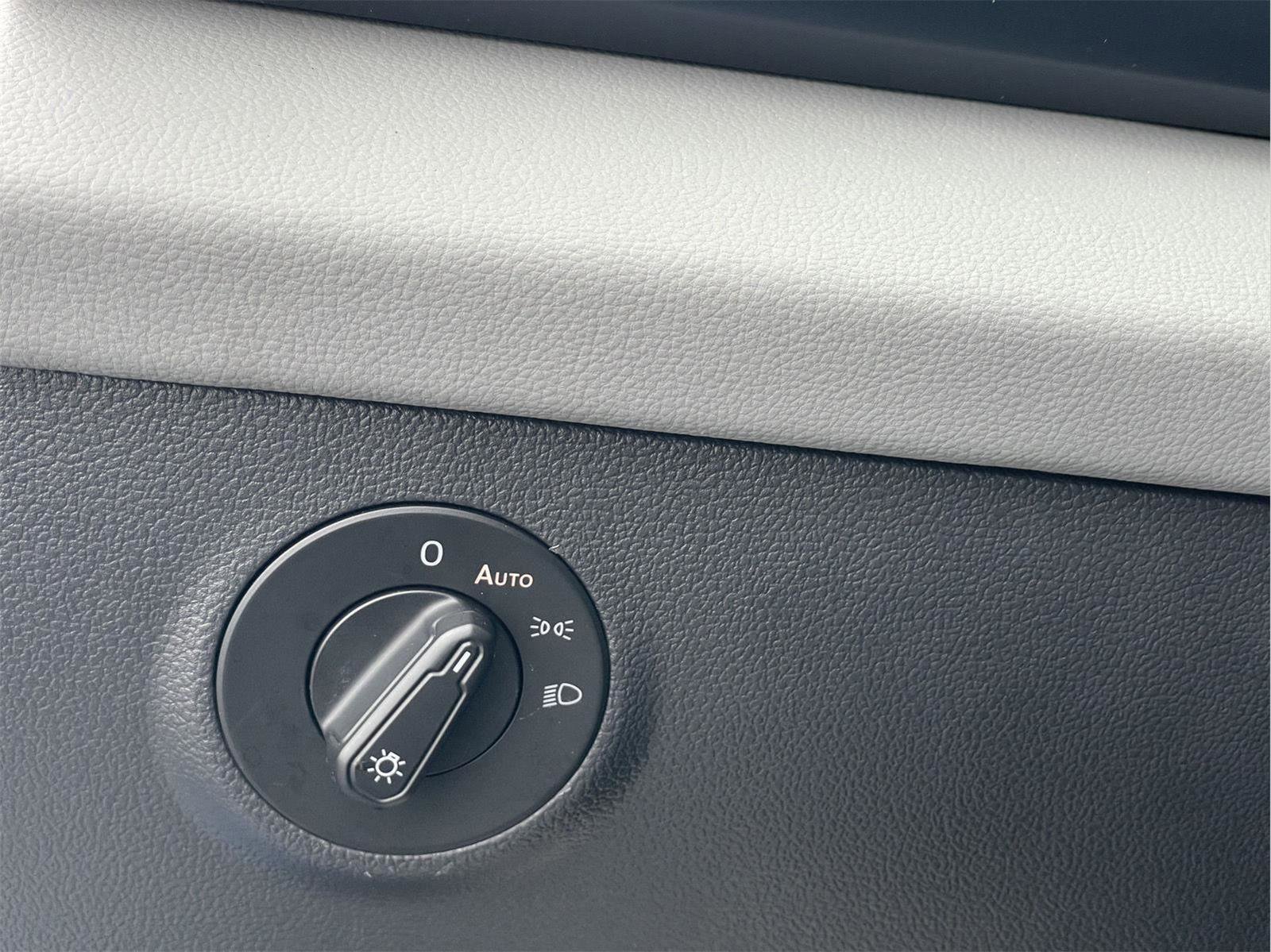 Used 2023 Volkswagen Taos SE w/ Black Wheel Package image 23