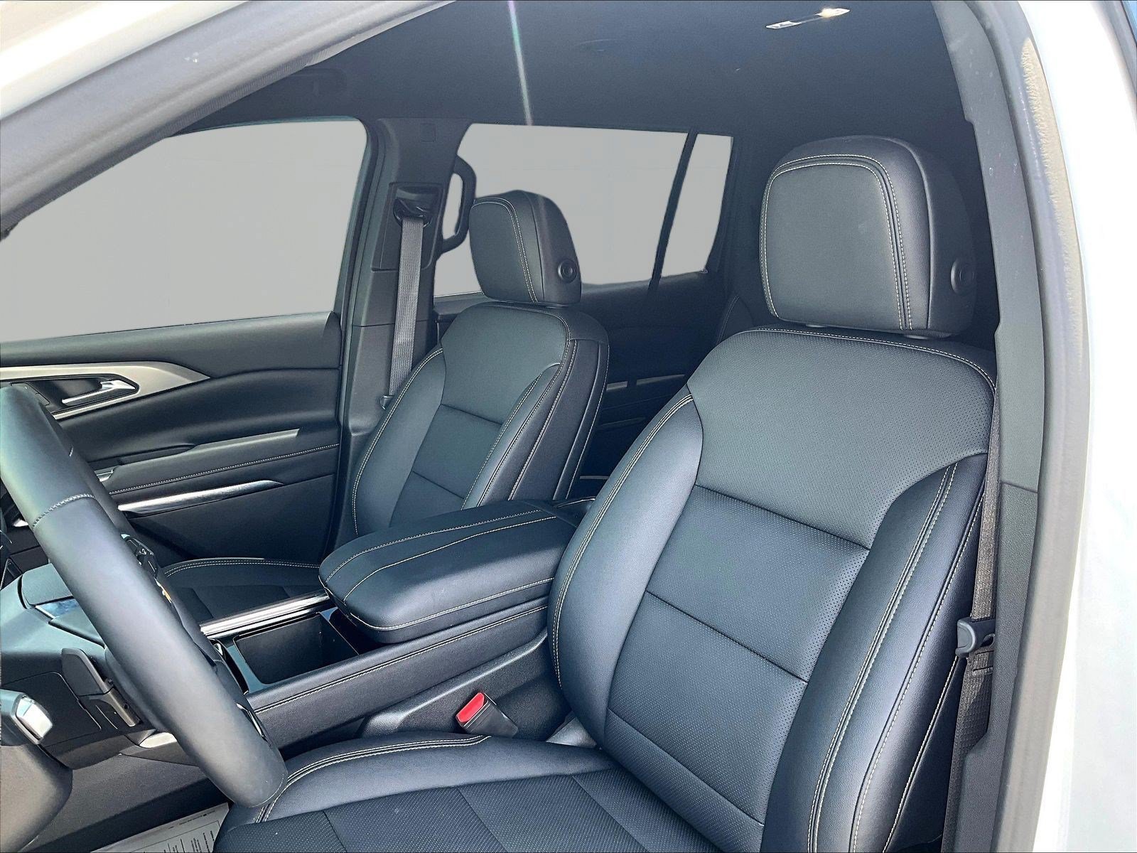 Used 2026 Chevrolet Traverse LT w/ LPO, Floor Liner Package FWD image 21