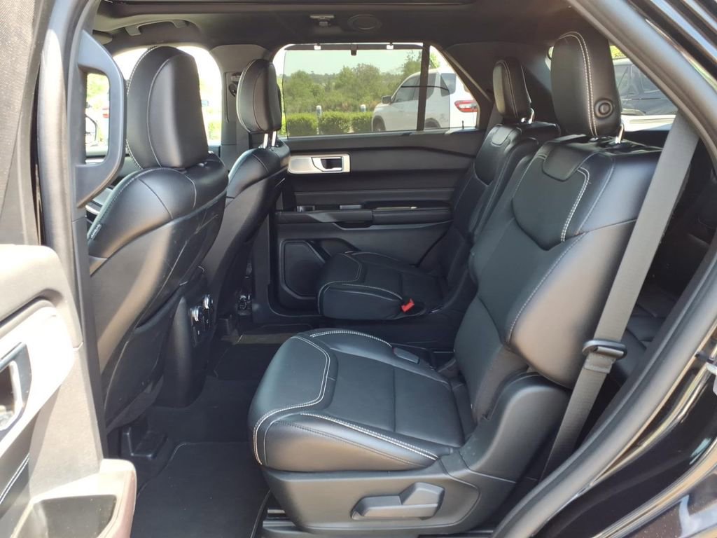 Used 2020 Ford Explorer ST w/ ST Street Pack image 6
