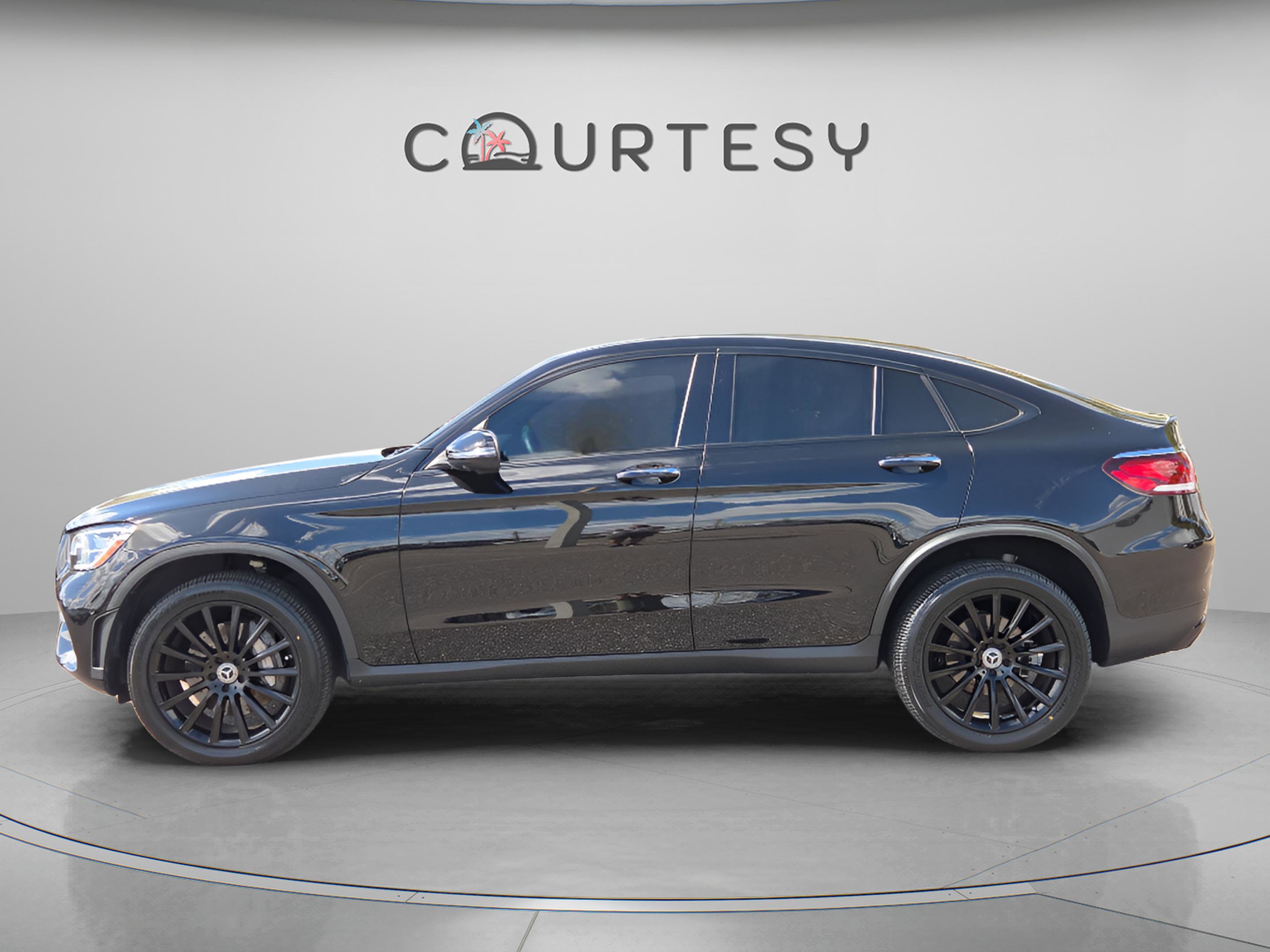 Used 2023 Mercedes-Benz GLC 300 4MATIC Coupe image 3