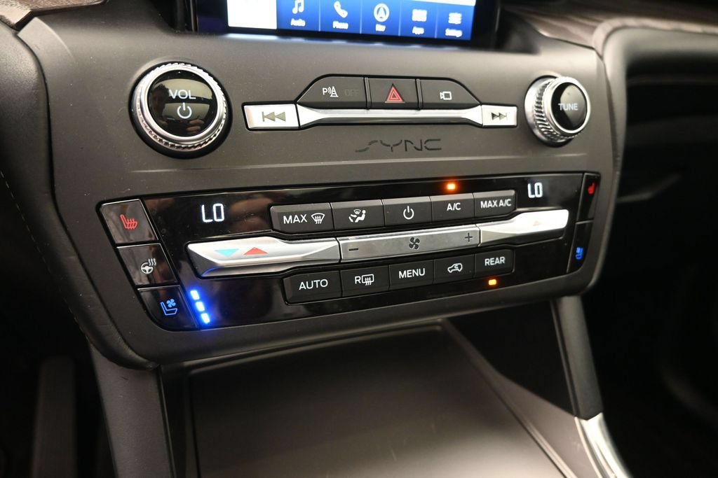 Used 2020 Ford Explorer Platinum AWD/4WD image 10