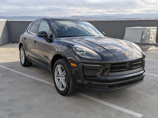 Certified 2025 Porsche Macan AWD/4WD image 7