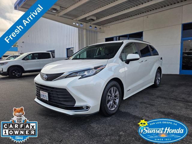 Used 2021 Toyota Sienna XLE w/ XLE Plus Package FWD image 1