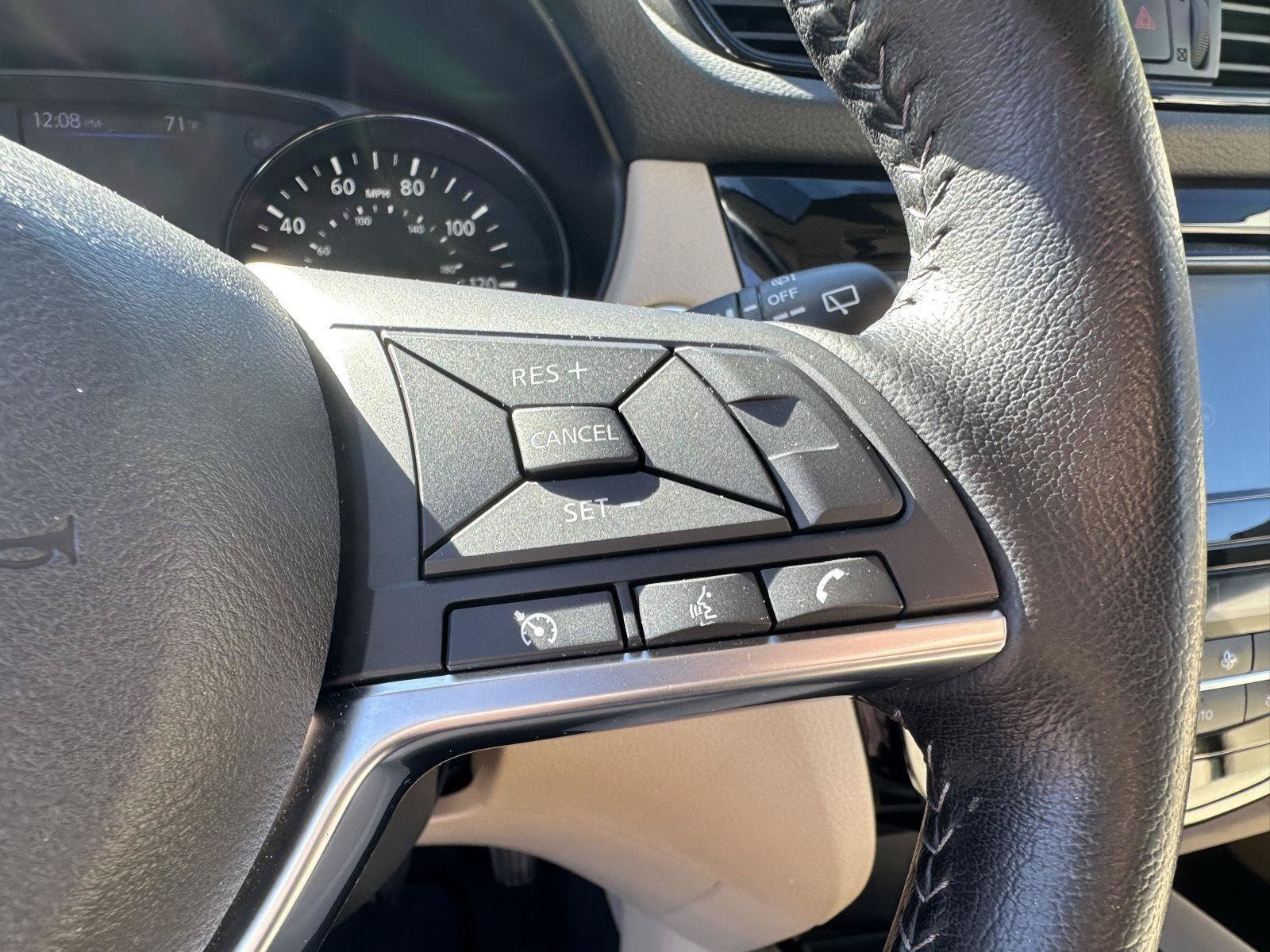 Used 2020 Nissan Rogue SV AWD/4WD image 17