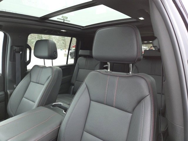 Used 2025 Chevrolet Suburban RST image 23