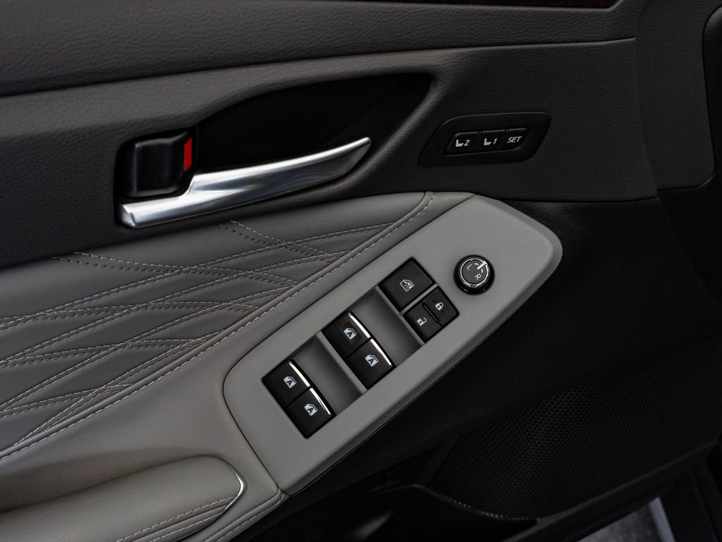 Used 2021 Toyota Avalon Limited w/ Advanced Safety Package FWD image 25