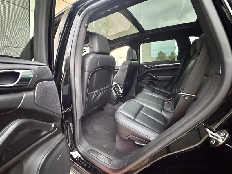 Used 2014 Porsche Cayenne Diesel Platinum Edition AWD/4WD image 24