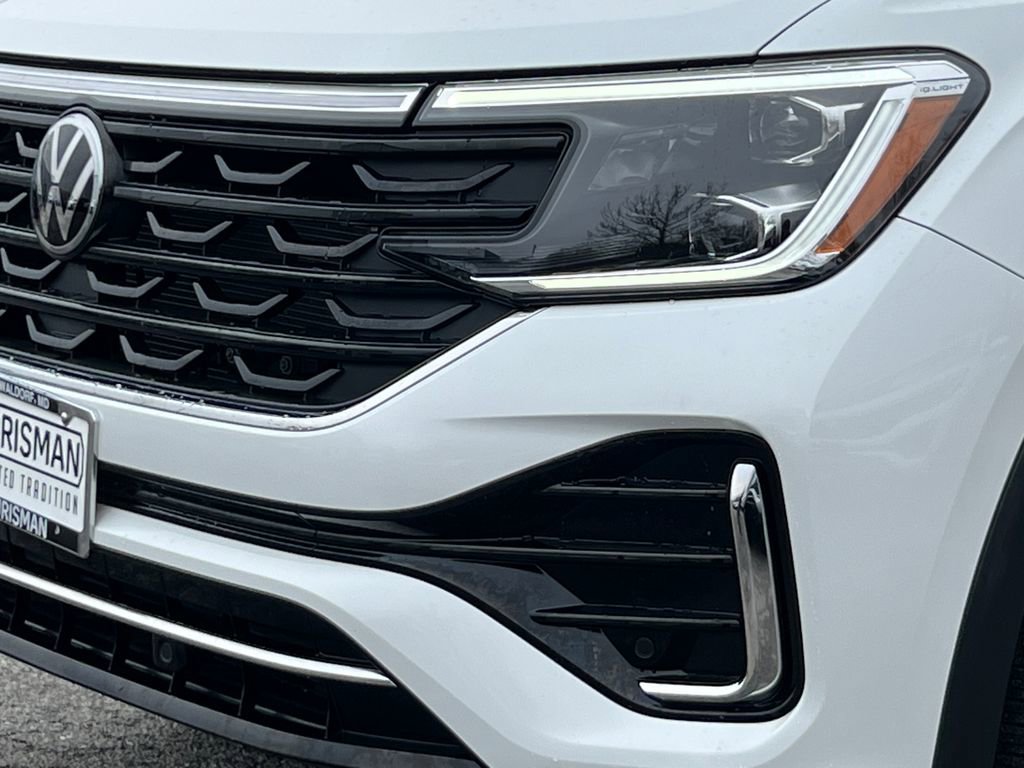 Certified 2024 Volkswagen Atlas Cross Sport SEL R-Line image 8