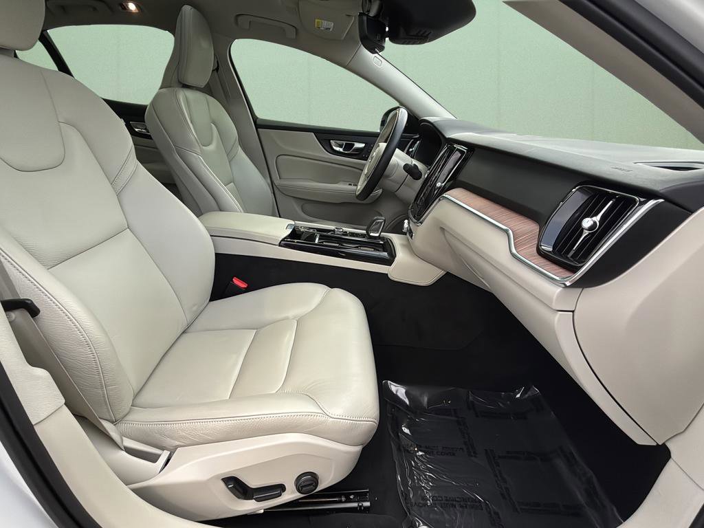 Used 2022 Volvo S60 T8 R-Design Expression w/ Premium Package image 40