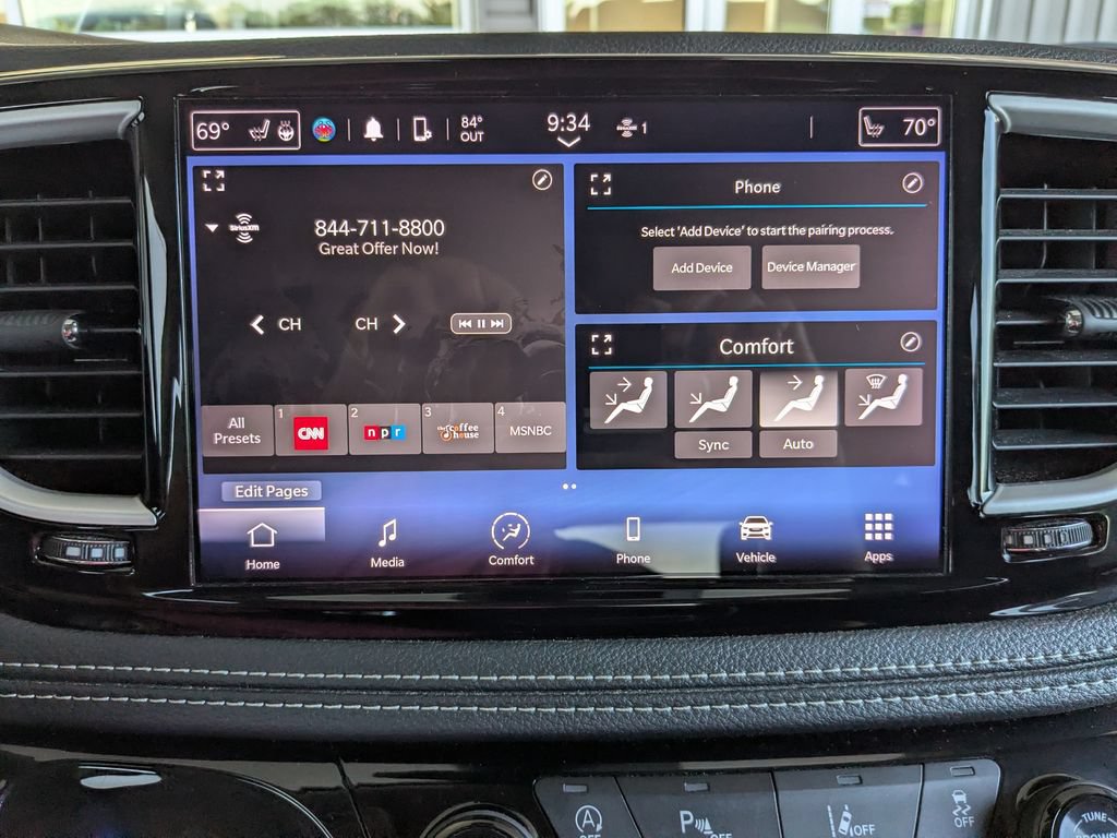 Used 2023 Chrysler Pacifica Touring-L AWD/4WD image 19