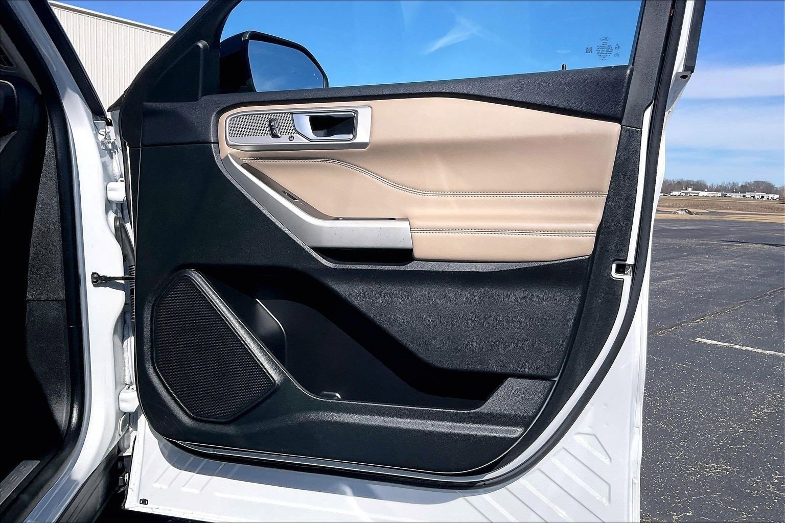 Used 2023 Ford Explorer Limited image 19