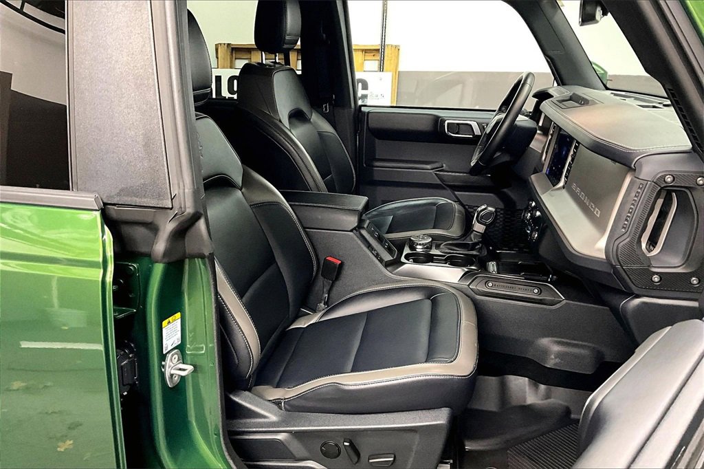 Used 2025 Ford Bronco Outer Banks image 4