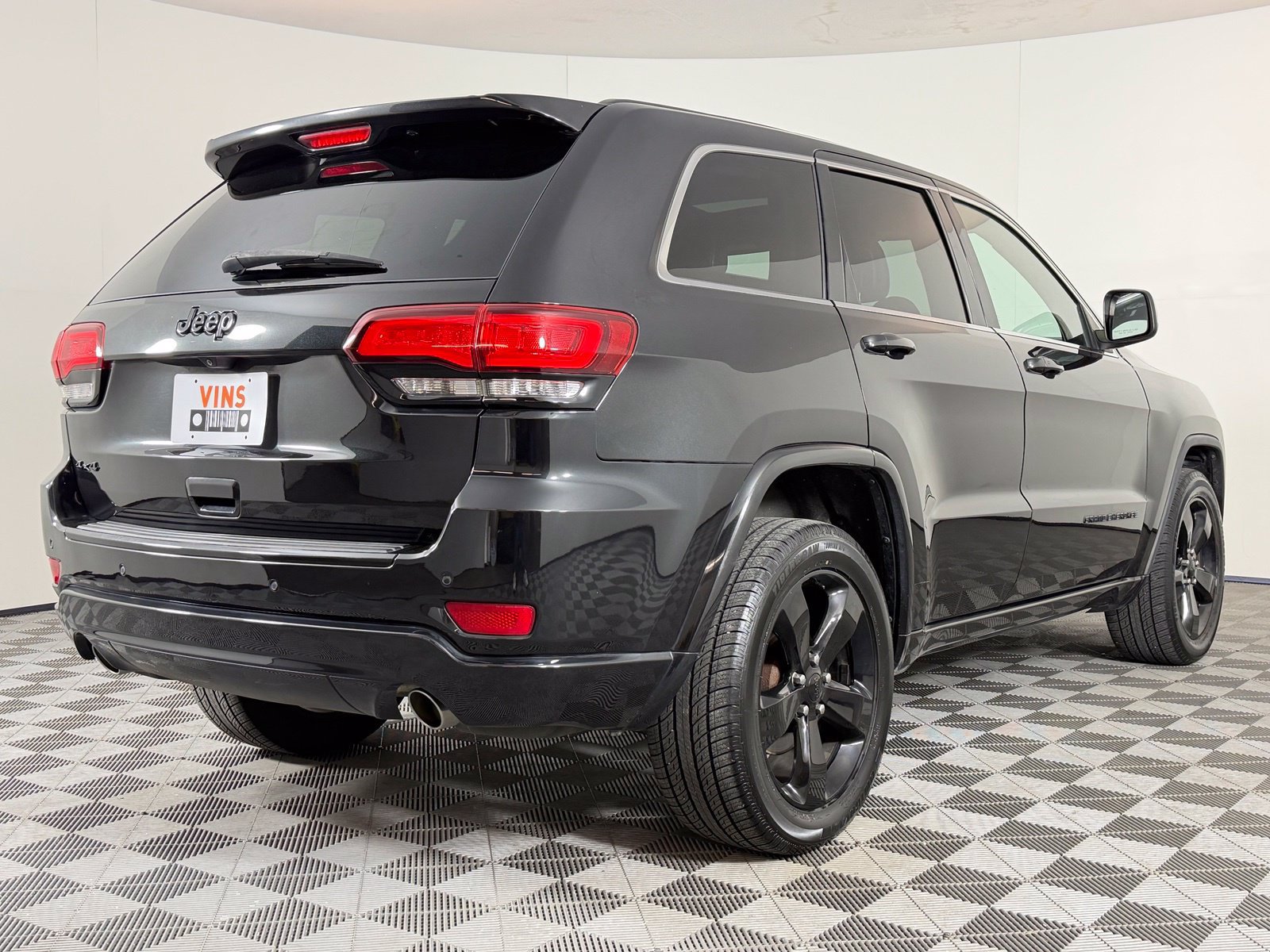 Used 2015 Jeep Grand Cherokee Altitude AWD/4WD image 8
