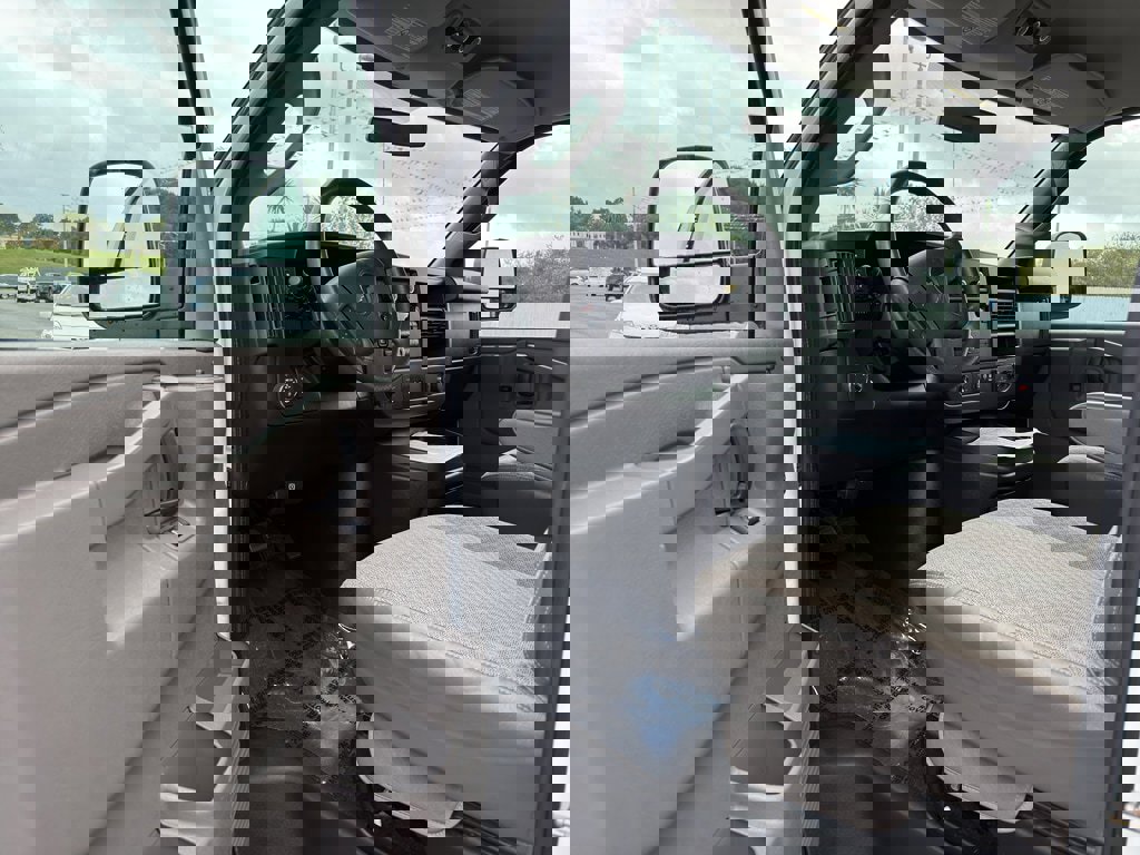 Used 2017 Chevrolet Express 3500 LT w/ LT Preferred Equipment Group image 10