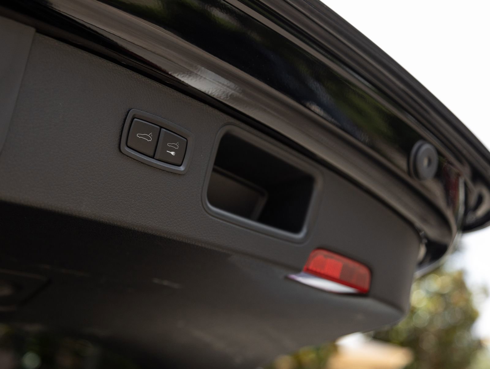 Certified 2023 Porsche Macan AWD/4WD image 30