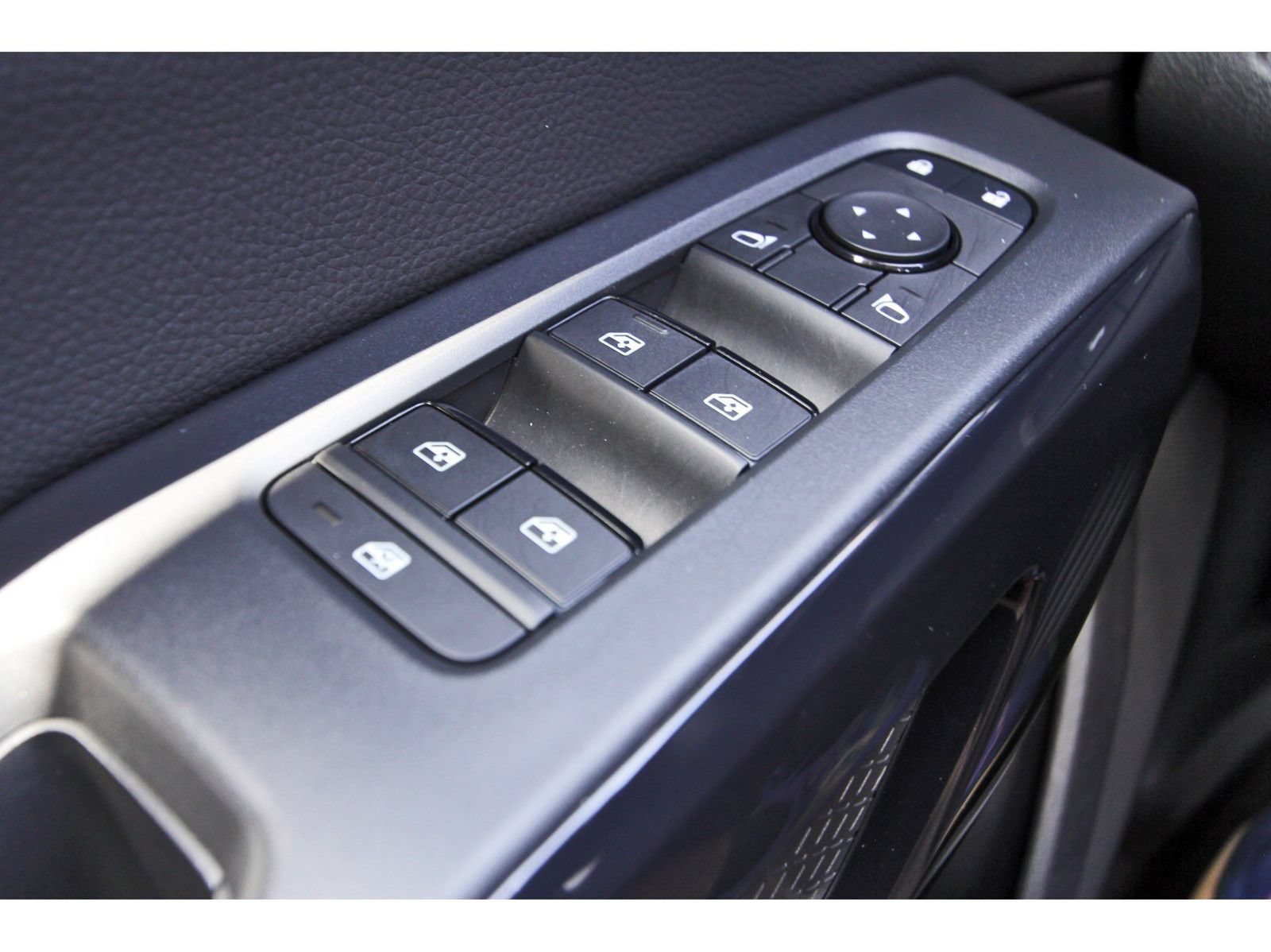 Certified 2025 Nissan Pathfinder SV FWD image 24
