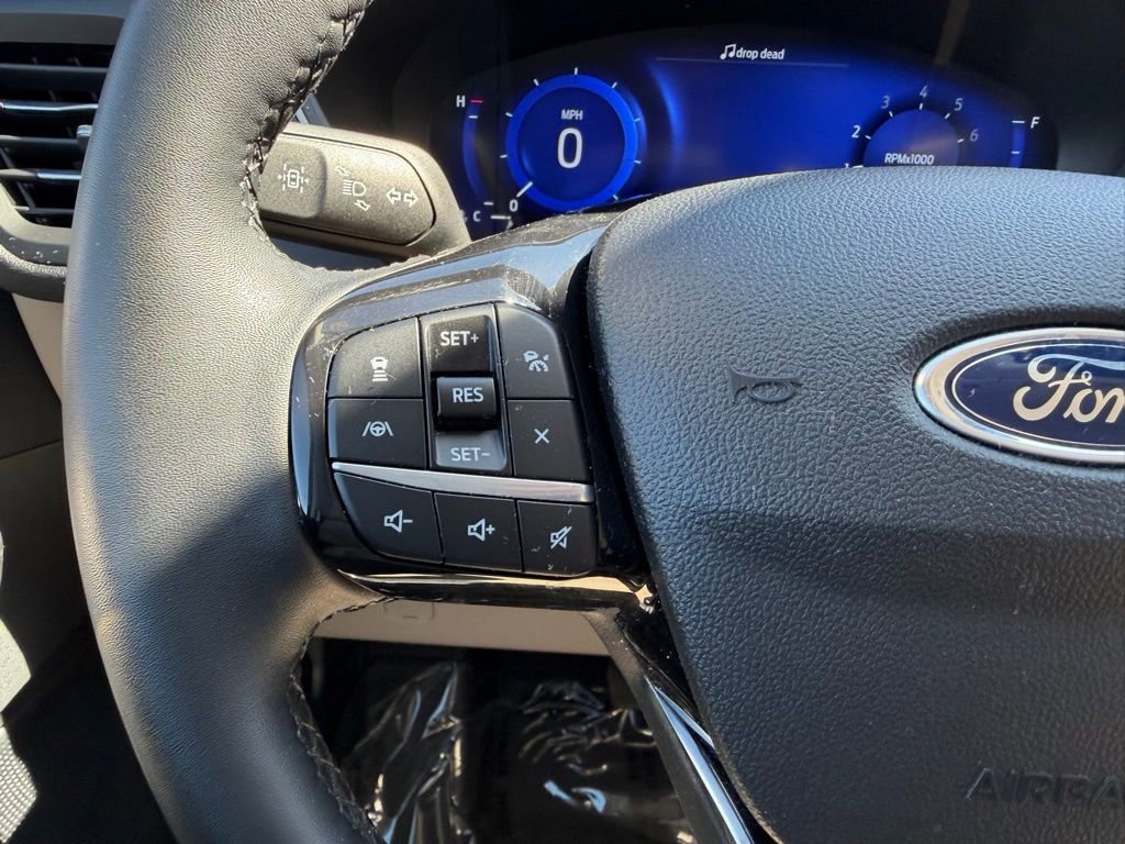 Used 2022 Ford Escape SEL w/ Technology Package AWD/4WD image 4