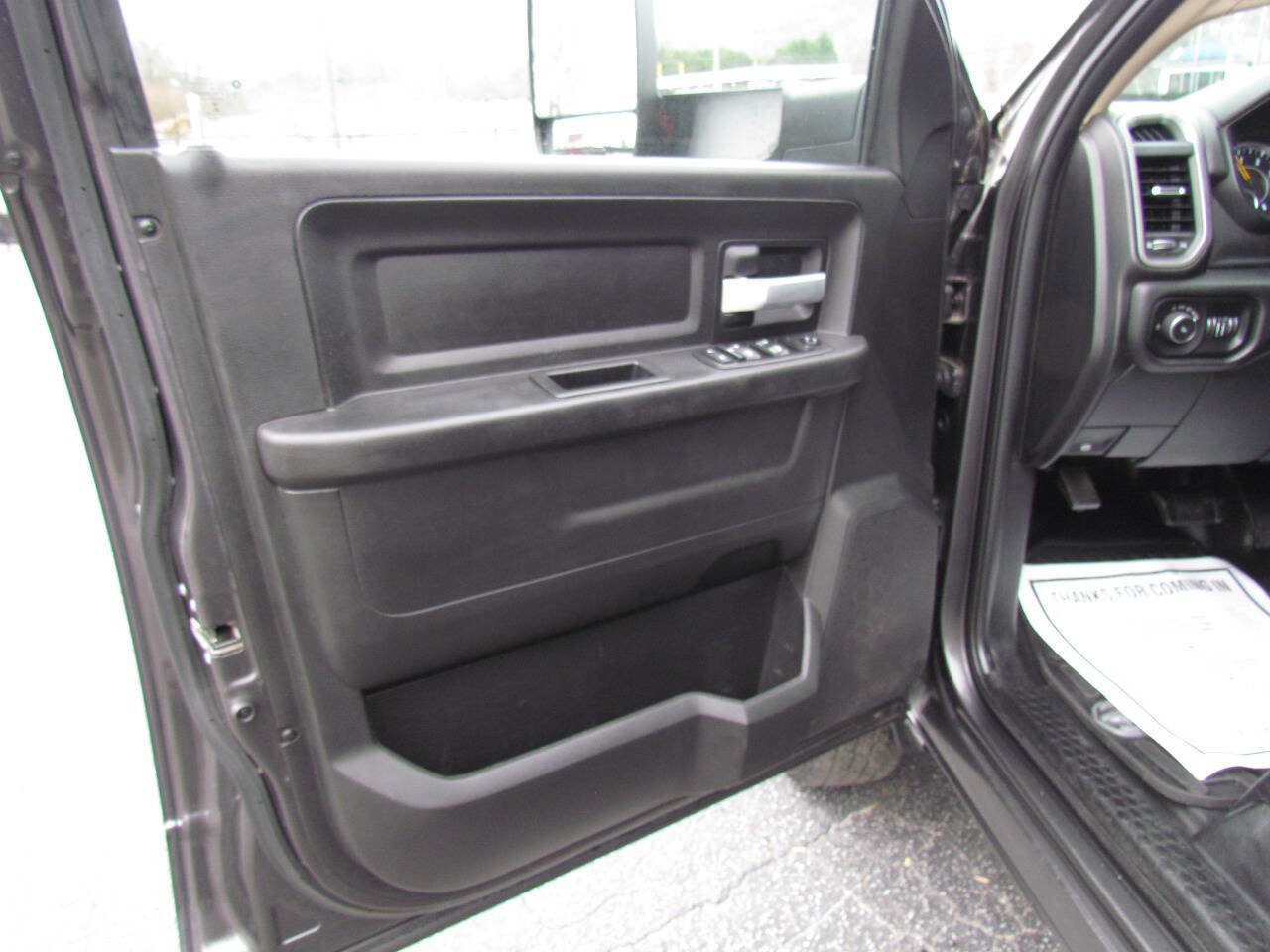 Used 2019 RAM 3500 Tradesman w/ Chrome Appearance Group image 9