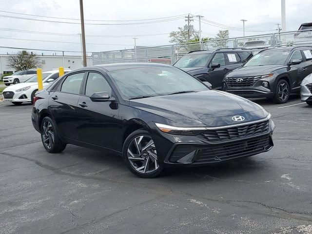 Certified 2025 Hyundai Elantra SEL FWD image 31