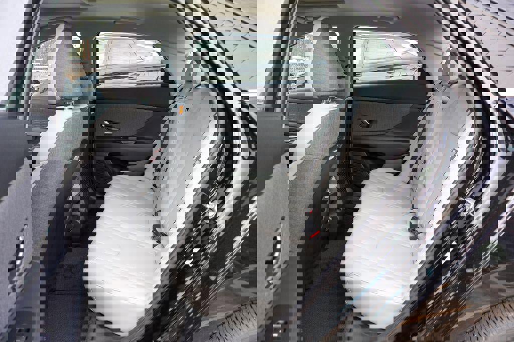 New 2026 Hyundai Elantra Limited image 9