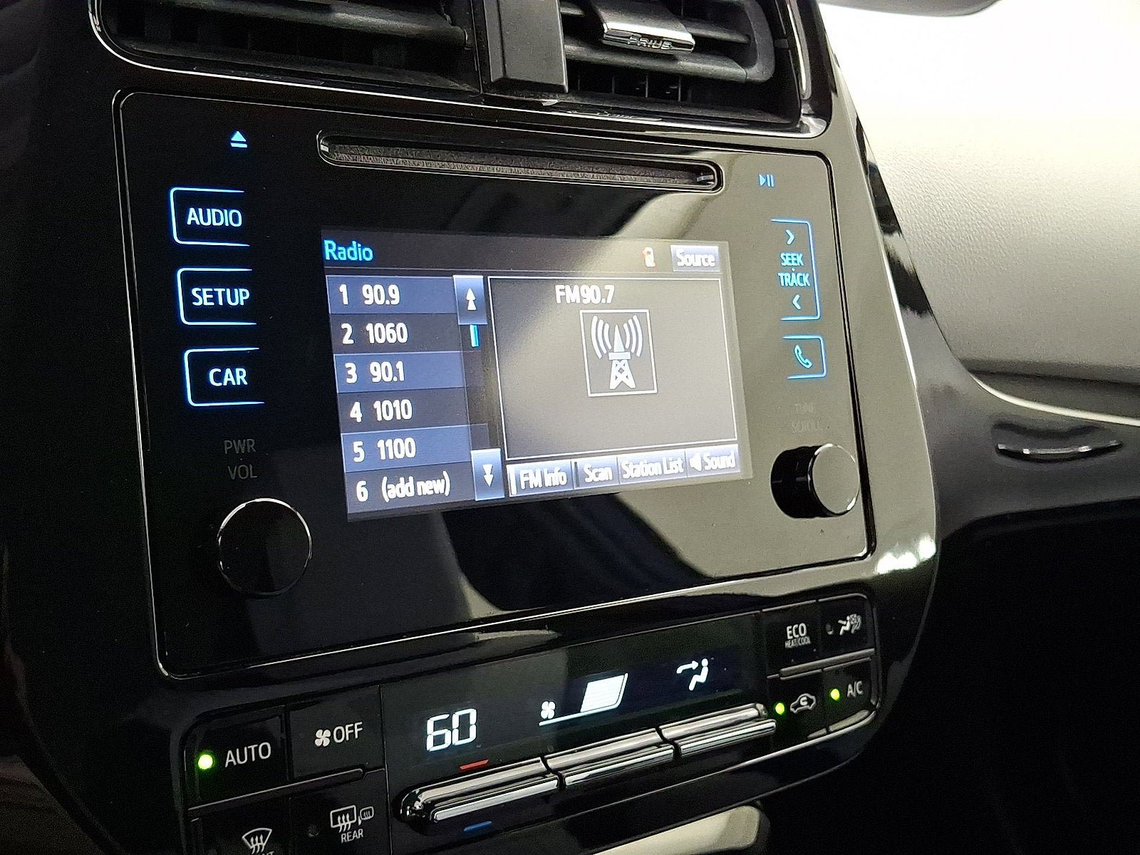 Used 2017 Toyota Prius Two w/ Carpet Mat Package FWD image 5
