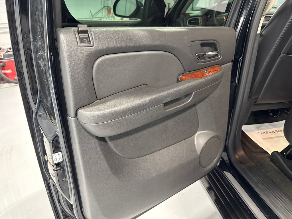 Used 2011 Chevrolet Avalanche LT w/ Regional Value Package AWD/4WD image 38