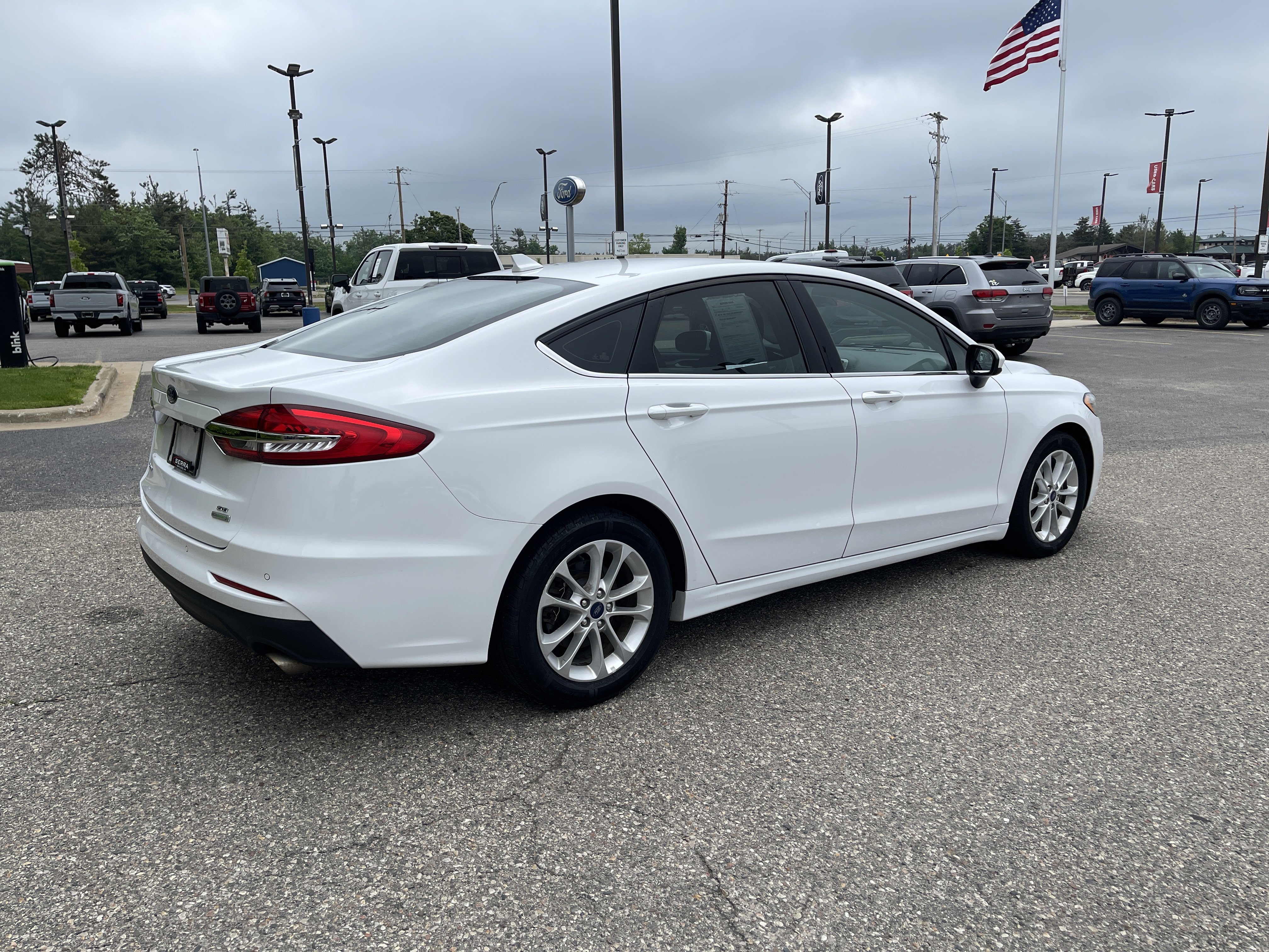 Used 2019 Ford Fusion SE FWD image 5
