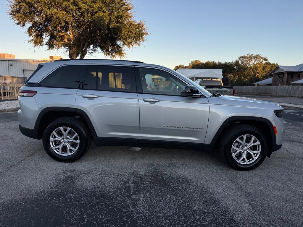 Used 2022 Jeep Grand Cherokee Limited w/ Trailer Tow Prep Group (B) image 10