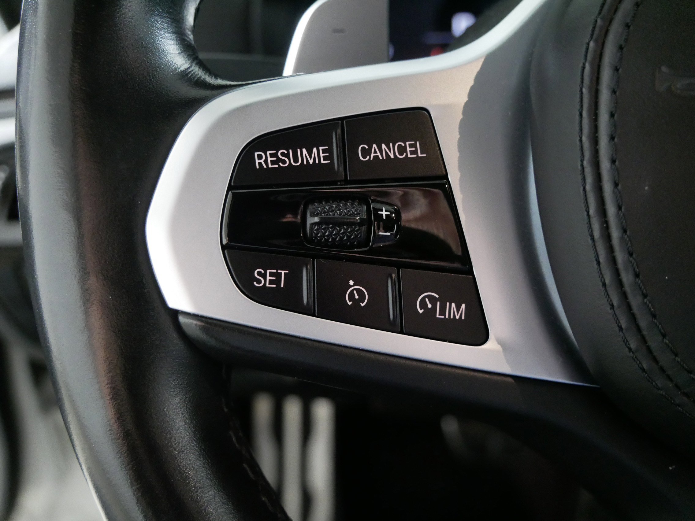 Used 2022 BMW M550i xDrive image 27