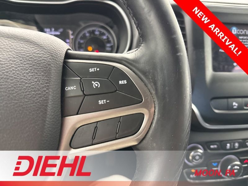 Used 2019 Jeep Cherokee Latitude Plus w/ Cold Weather Group AWD/4WD image 25