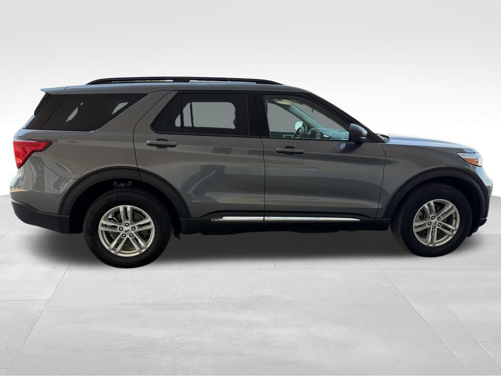 Used 2024 Ford Explorer XLT AWD/4WD image 5